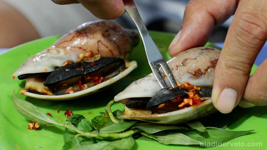 Large snails prepared in Ho Chi Minh City.